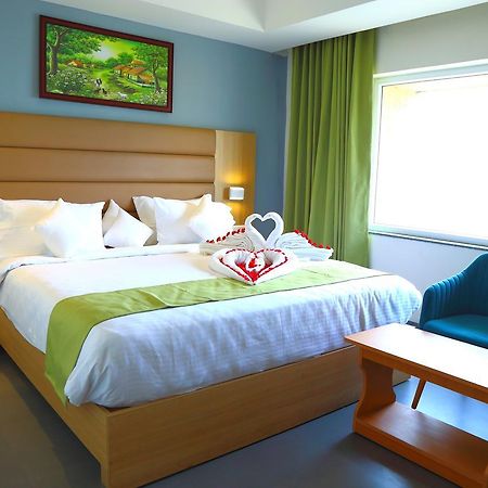 Abhayaa Hotel วิสาขปัตนัม ภายนอก รูปภาพ