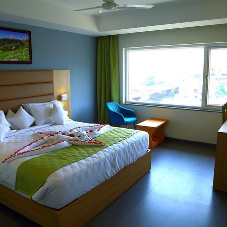 Abhayaa Hotel วิสาขปัตนัม ภายนอก รูปภาพ