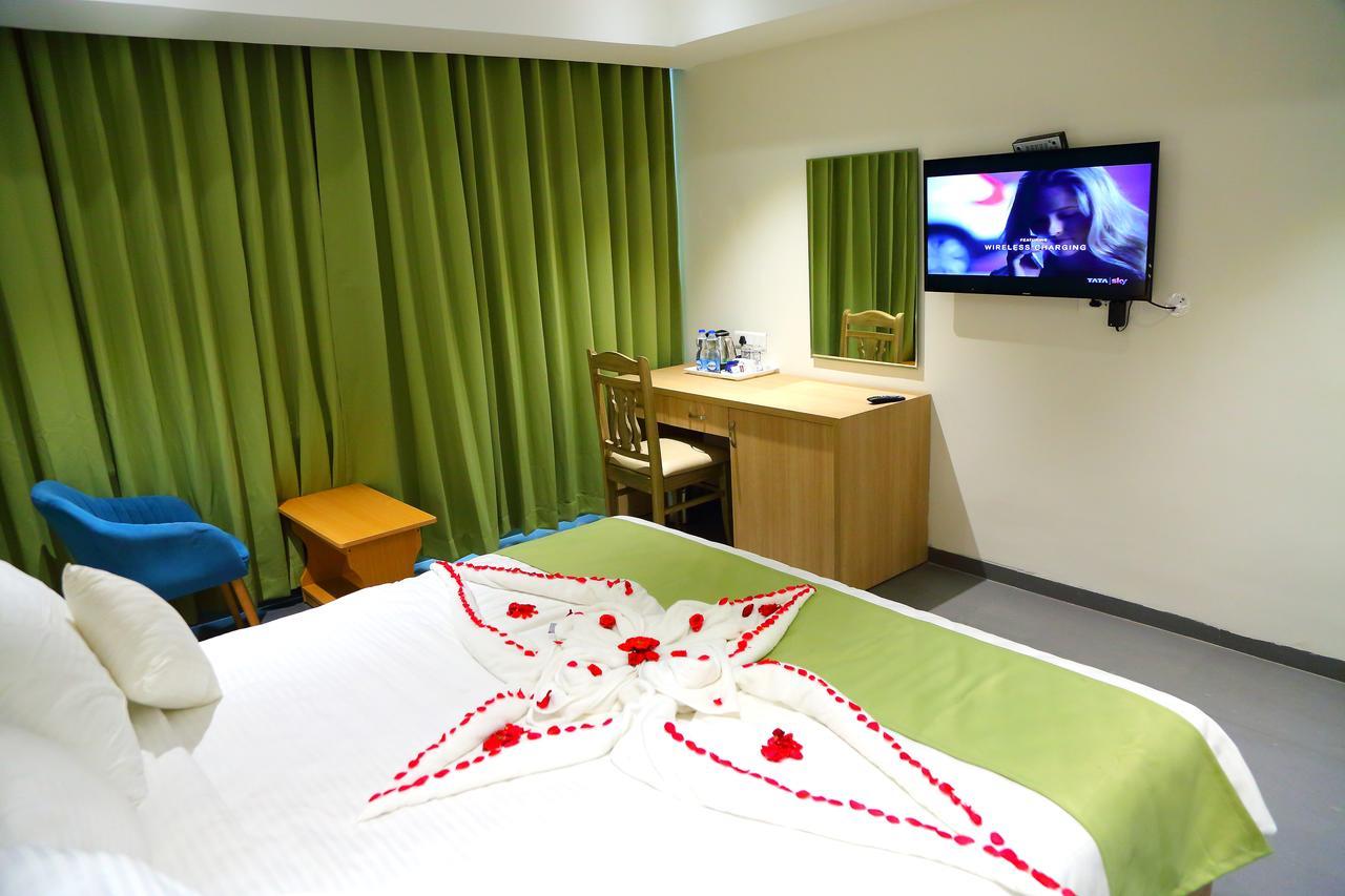 Abhayaa Hotel วิสาขปัตนัม ภายนอก รูปภาพ