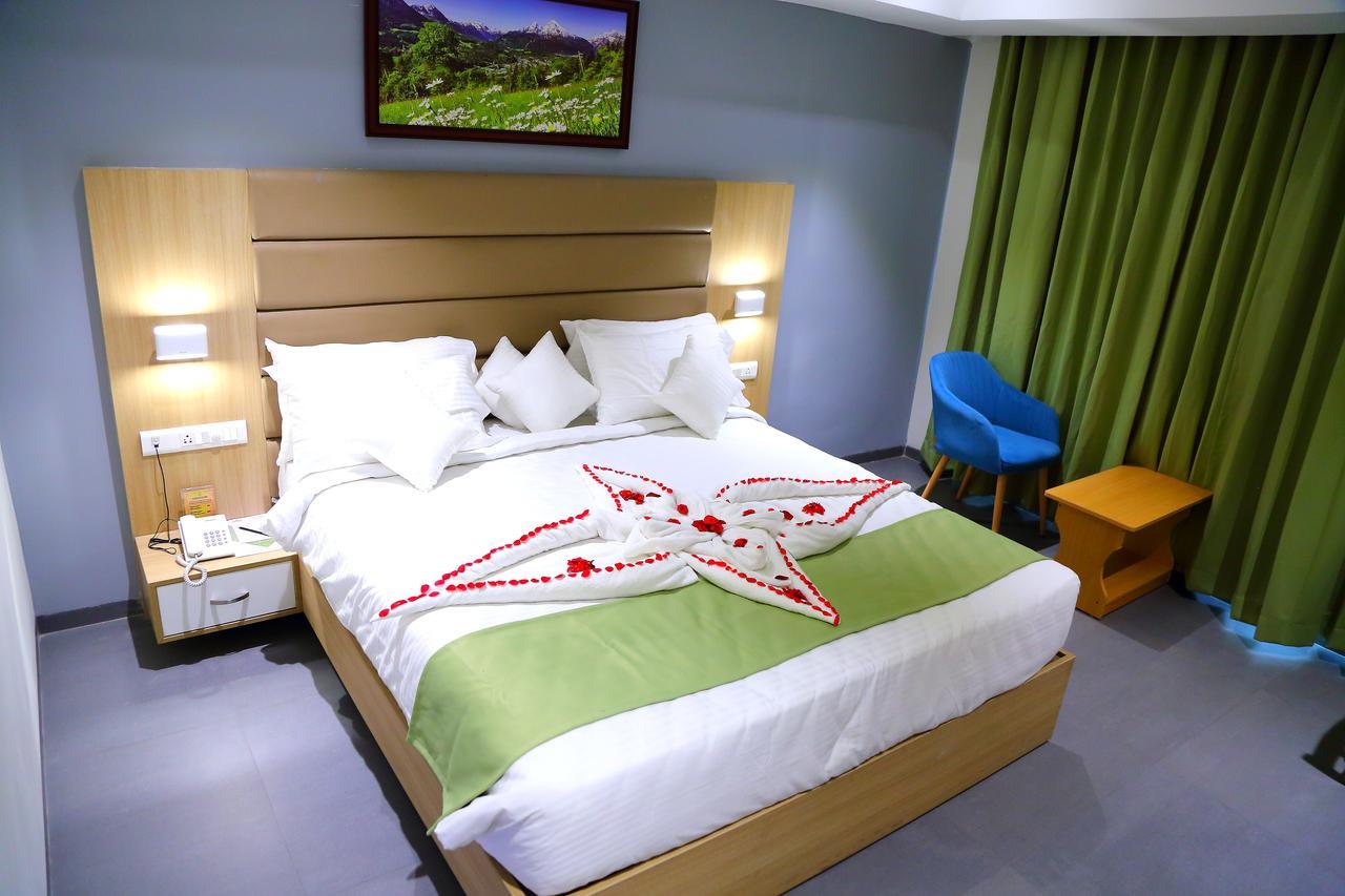 Abhayaa Hotel วิสาขปัตนัม ภายนอก รูปภาพ