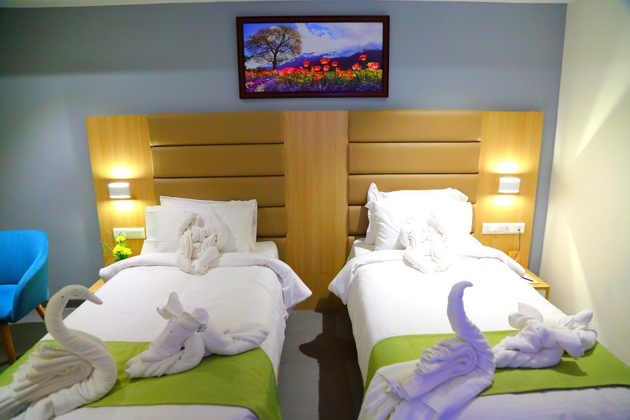 Abhayaa Hotel วิสาขปัตนัม ภายนอก รูปภาพ
