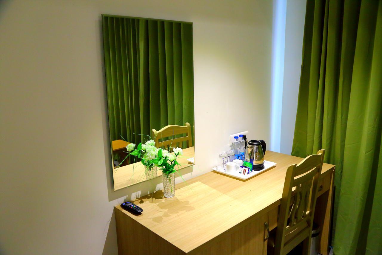 Abhayaa Hotel วิสาขปัตนัม ภายนอก รูปภาพ