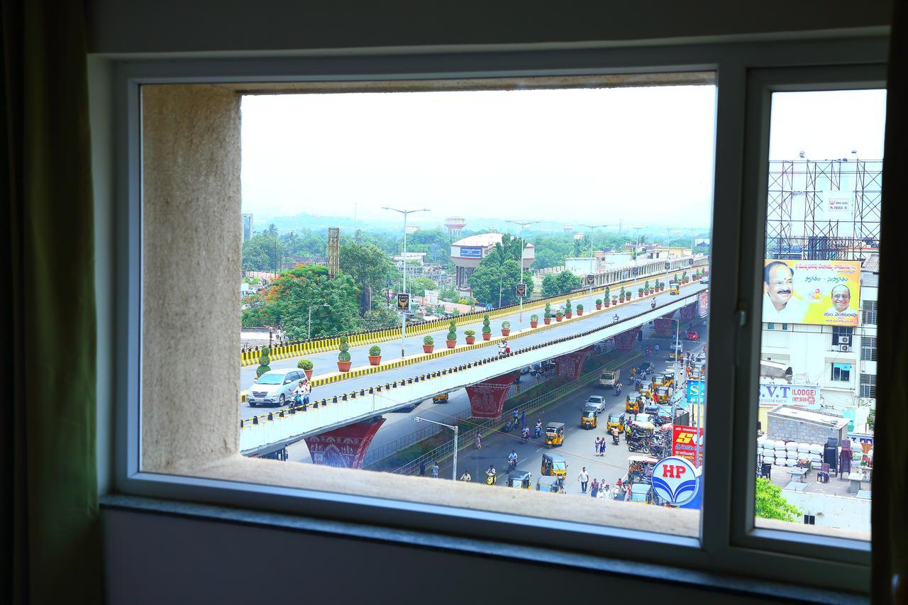 Abhayaa Hotel วิสาขปัตนัม ภายนอก รูปภาพ