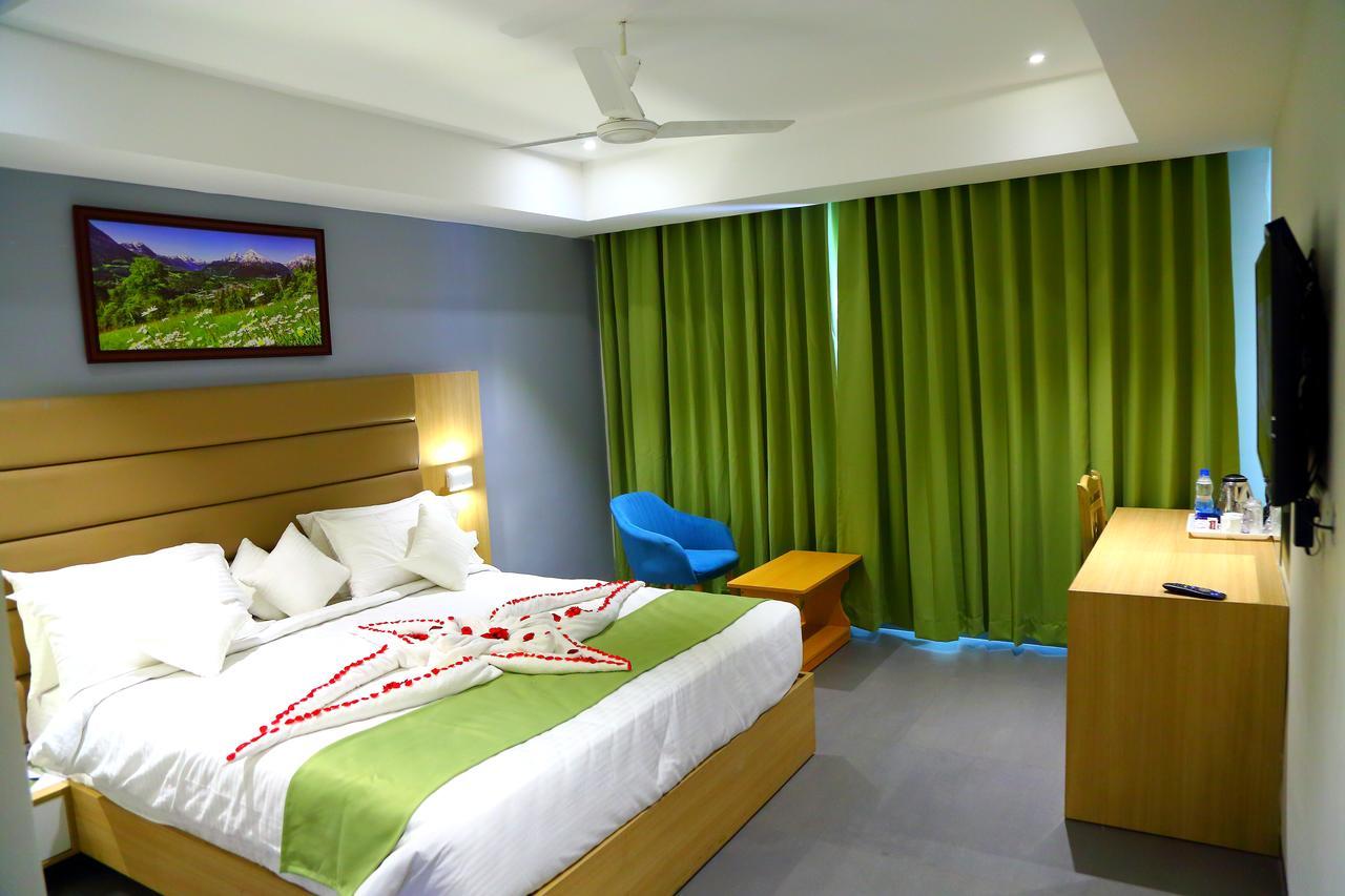 Abhayaa Hotel วิสาขปัตนัม ภายนอก รูปภาพ