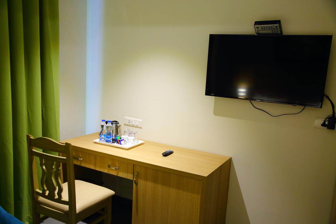 Abhayaa Hotel วิสาขปัตนัม ภายนอก รูปภาพ