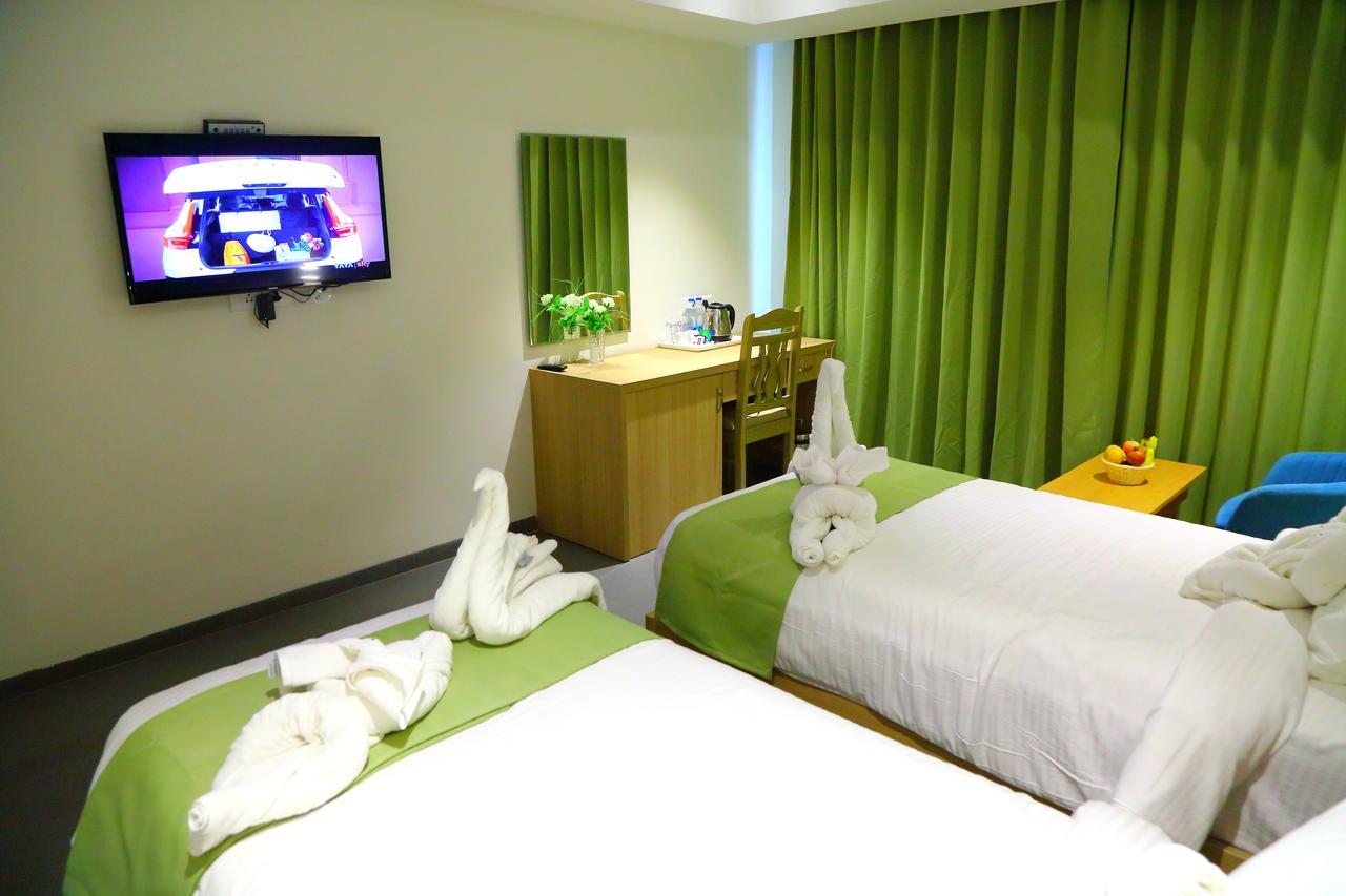 Abhayaa Hotel วิสาขปัตนัม ภายนอก รูปภาพ