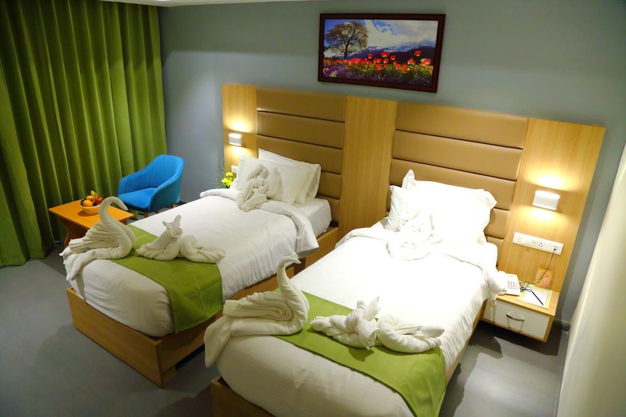 Abhayaa Hotel วิสาขปัตนัม ภายนอก รูปภาพ