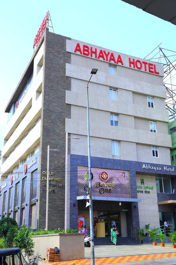 Abhayaa Hotel วิสาขปัตนัม ภายนอก รูปภาพ