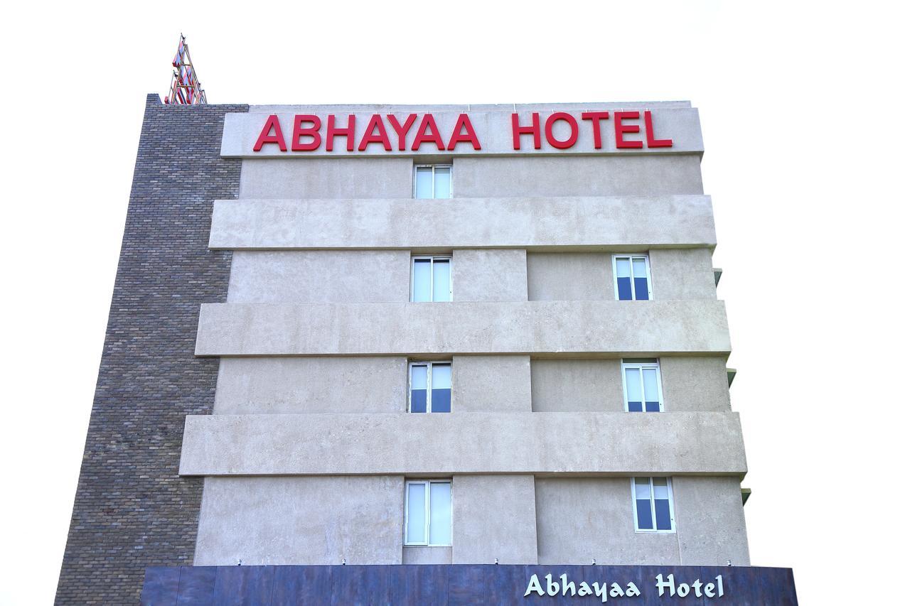 Abhayaa Hotel วิสาขปัตนัม ภายนอก รูปภาพ